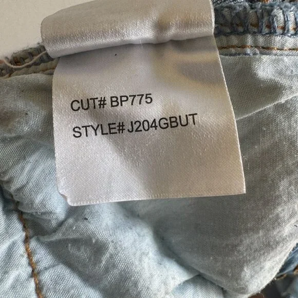 Buttoned Up Denim Shorts - Picture 8 of 8